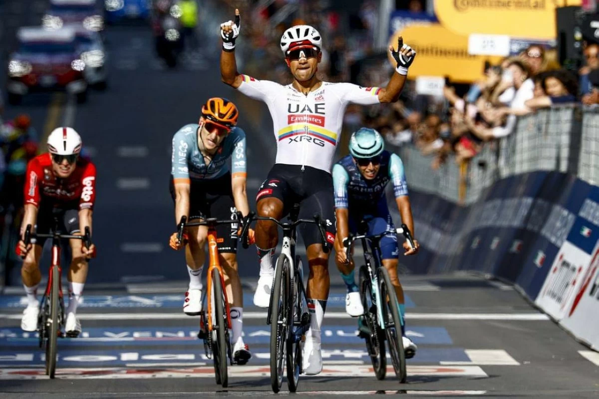 UAE Team Emirates-XRG enjoyed a superb day at the Giro d’Italia as Ecuadorian rider Jhonatan Narváez powered to victory on Stage 4 from Catanzaro to Cosenza (138km) after an explosive finale.