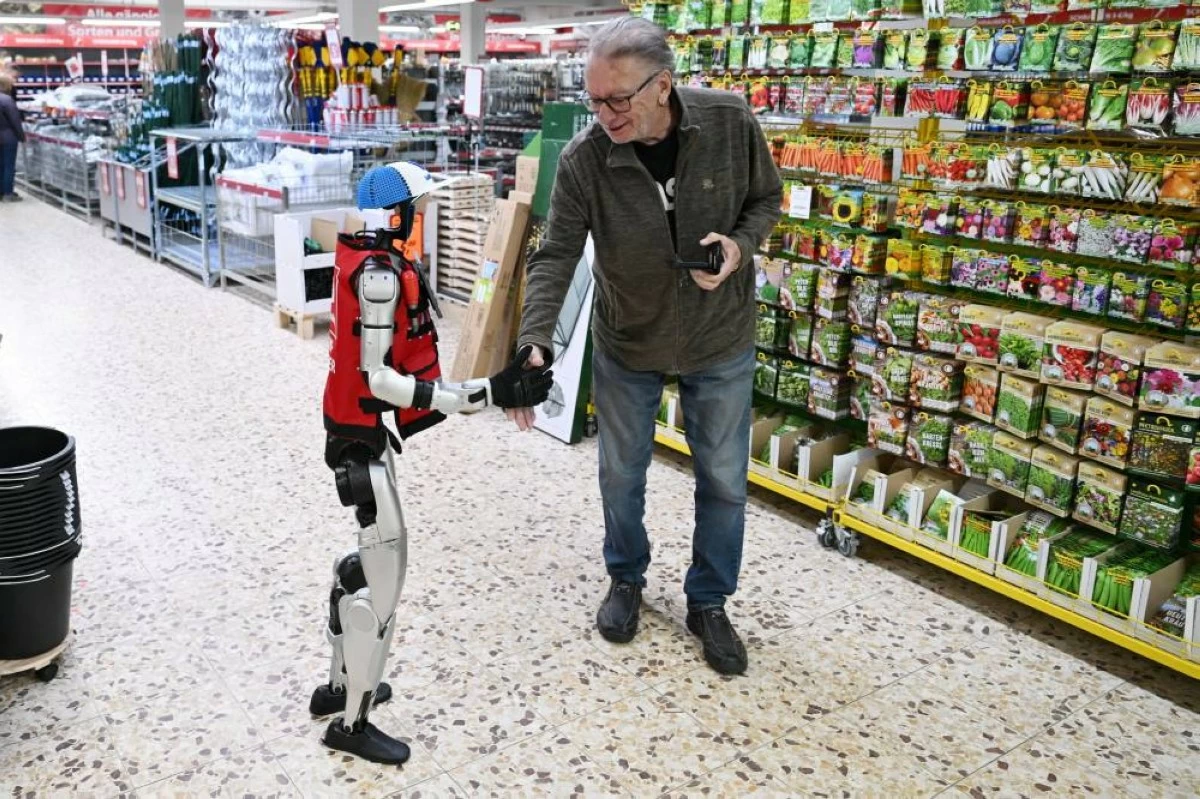 A humanoid robot at a do-it-yourself hardware store in Pocking, Germany. Pictures used for illustrative purpose only. REUTERS