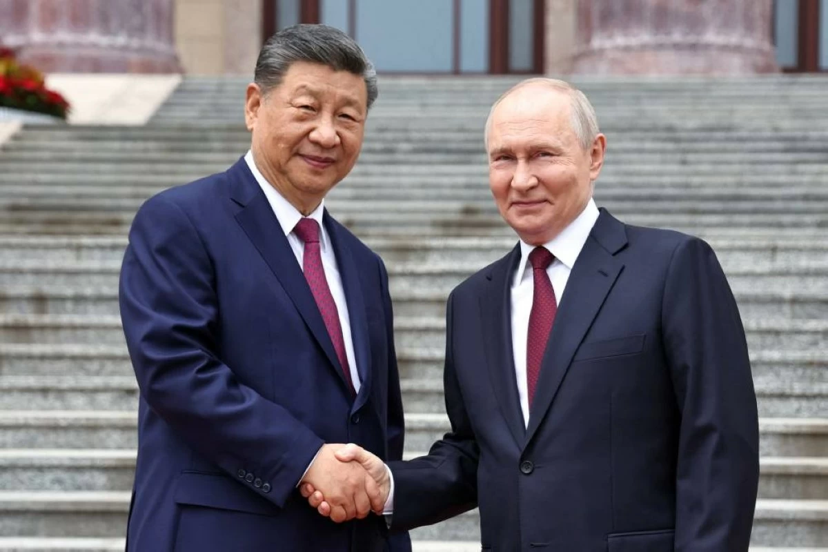 Russian President Vladimir Putin shakes hands with Chinese President Xi Jinping during a welcoming ceremony at the Great Hall of the People in Beijing, China May 20, 2026. Sputnik/Alexander Kazakov/Pool via REUTERS