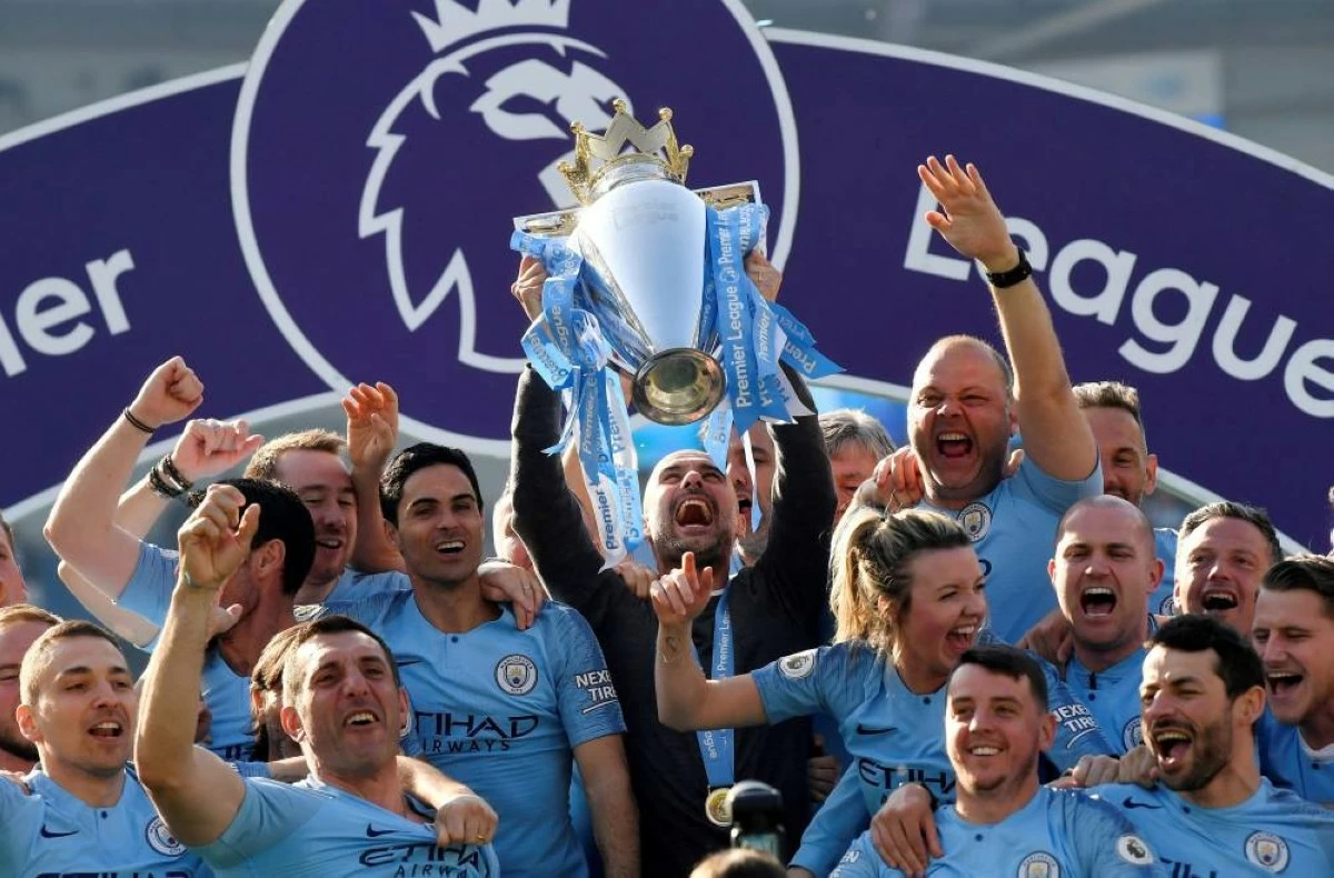  Manchester City manager Pep Guardiola lifts the trophy as they celebrate winning the Premier Leagueat The American Express Community Stadium, Brighton, Britain - May 12, 2019. (Reuters)