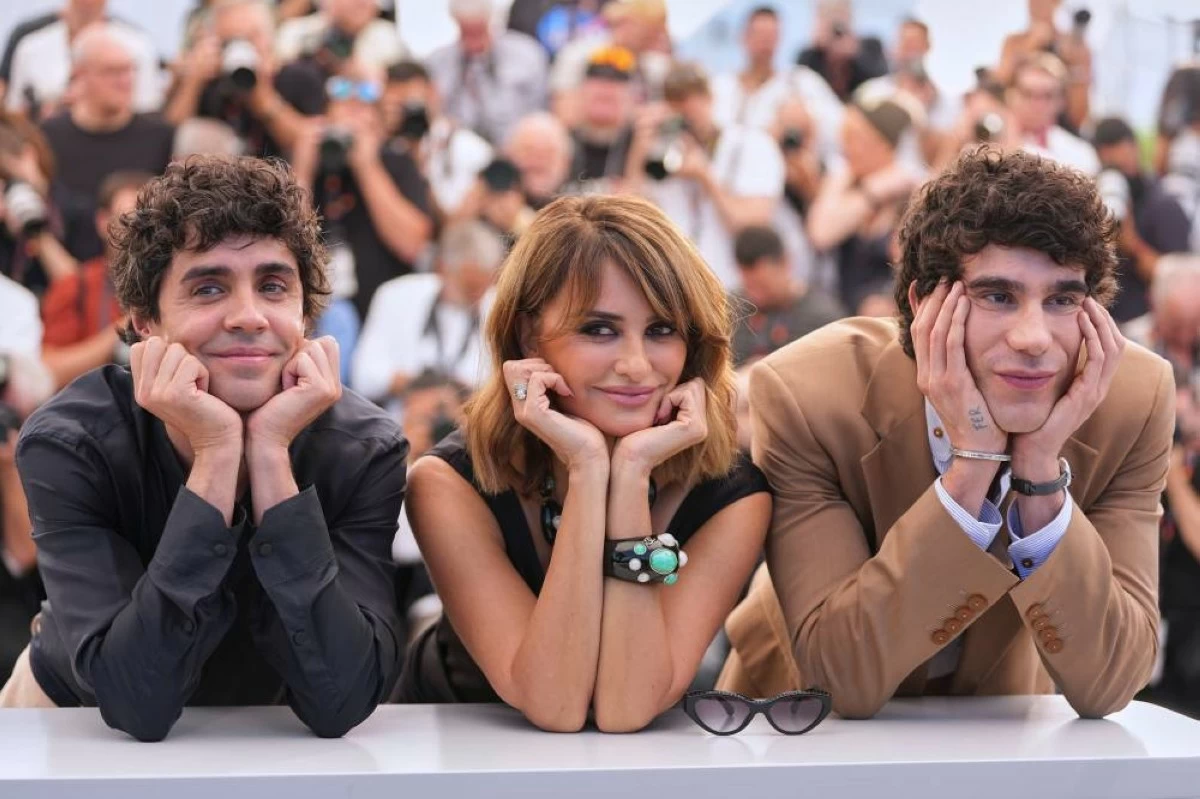 Director Javier Ambrossi, from left, Penelope Cruz and director Javier Calvó pose for photographers at the photo call for the film 'La bola negra' during the 79th international film festival, Cannes, southern France, Friday, May 22, 2026. (AP)