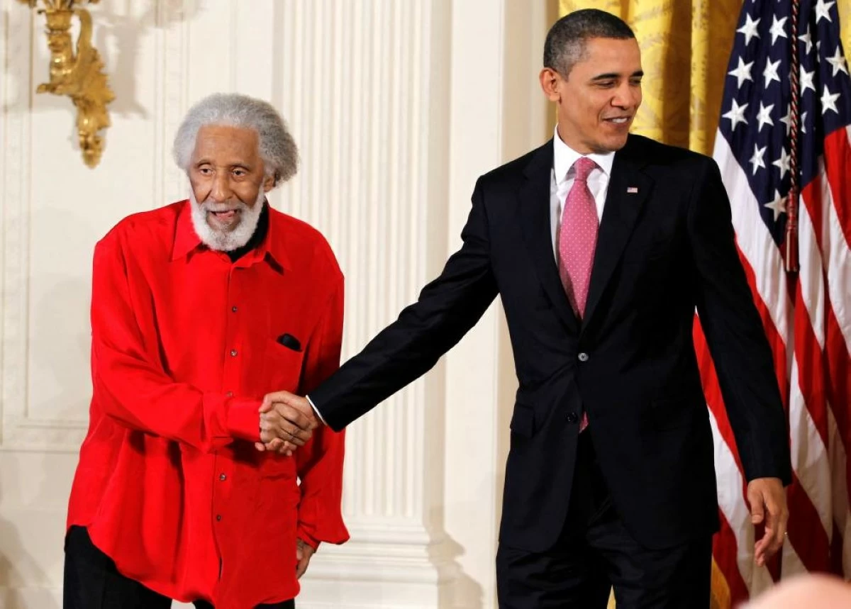 Barack Obama shakes hands with jazz musician Sonny Rollins before presenting him with the 2010 National Medal of Arts during a ceremony in the East Room of the White House in Washington, D.C., U.S., March 2, 2011.    REUTERS