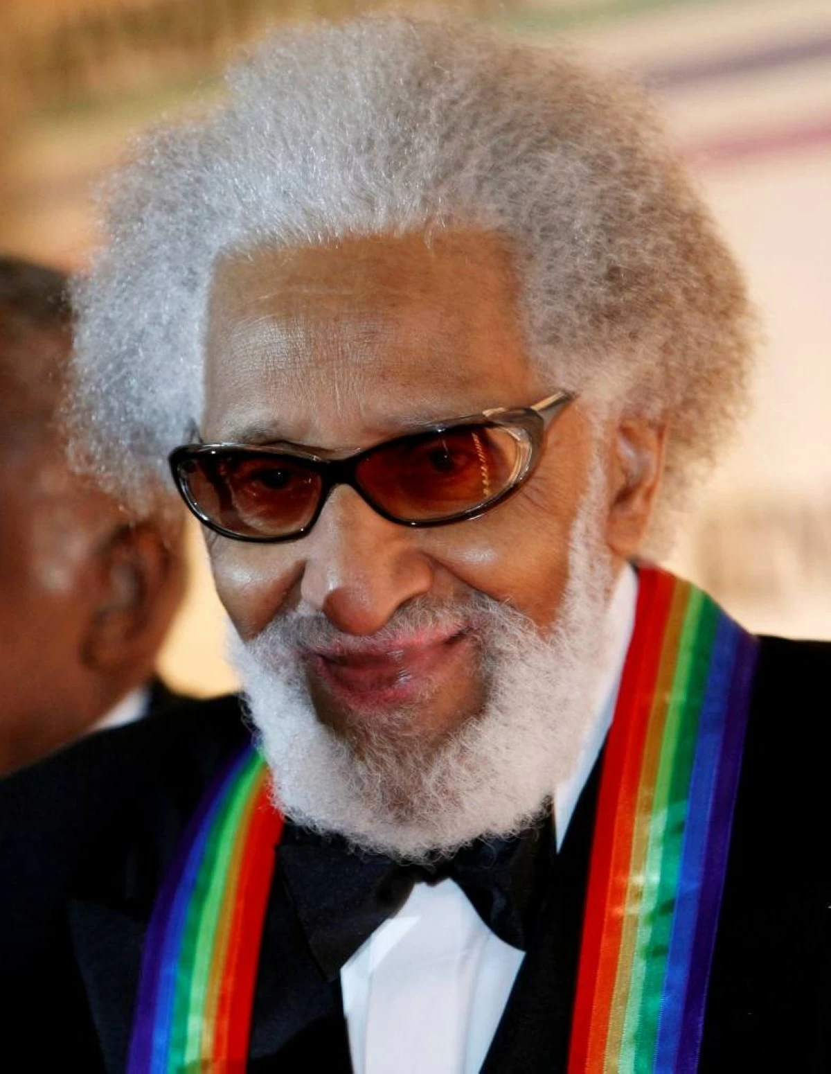 Jazz musician and 2011 Kennedy Center Honoree Sonny Rollins poses on the red carpet as he arrives to the Kennedy Center for the gala performance for the 2011 Kennedy Center Honors in Washington, D.C., U.S., December 4, 2011.  REUTERS