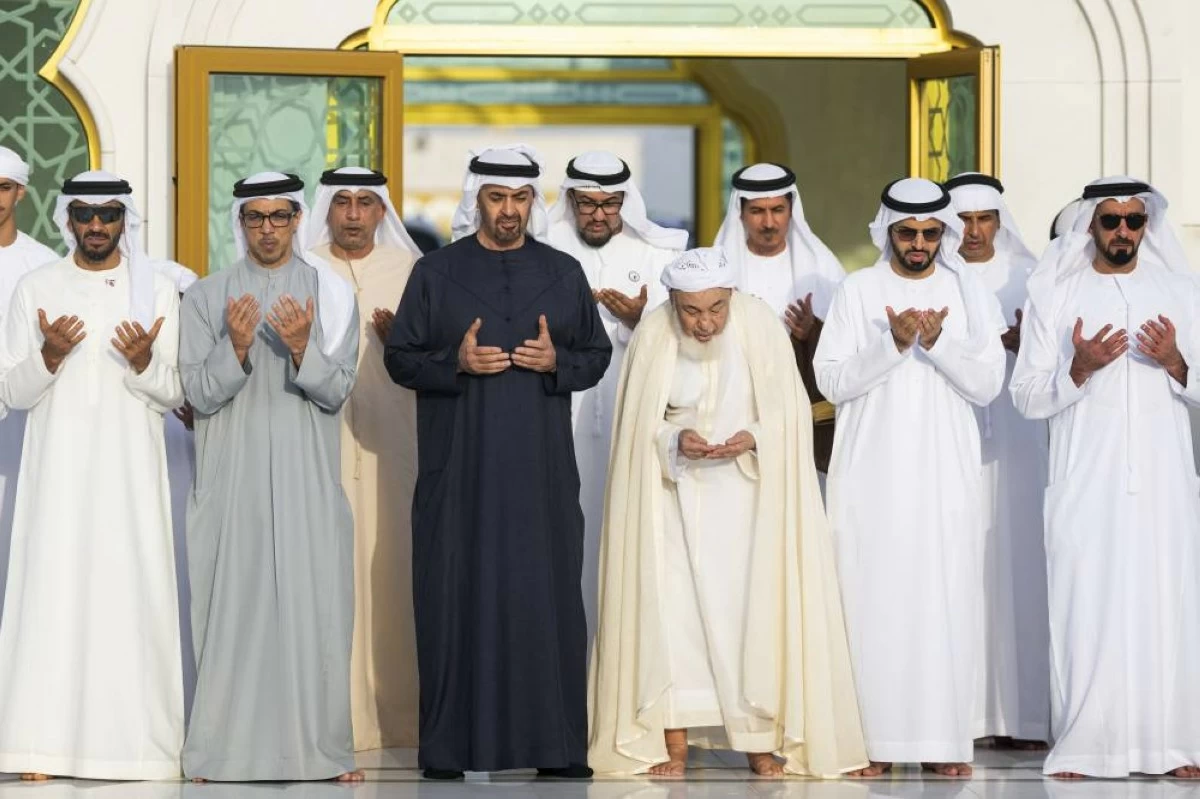 UAE President His Highness Sheikh Mohamed bin Zayed Al Nahyan performed the Eid Al Adha prayer this morning at Sheikh Zayed Grand Mosque in Abu Dhabi.