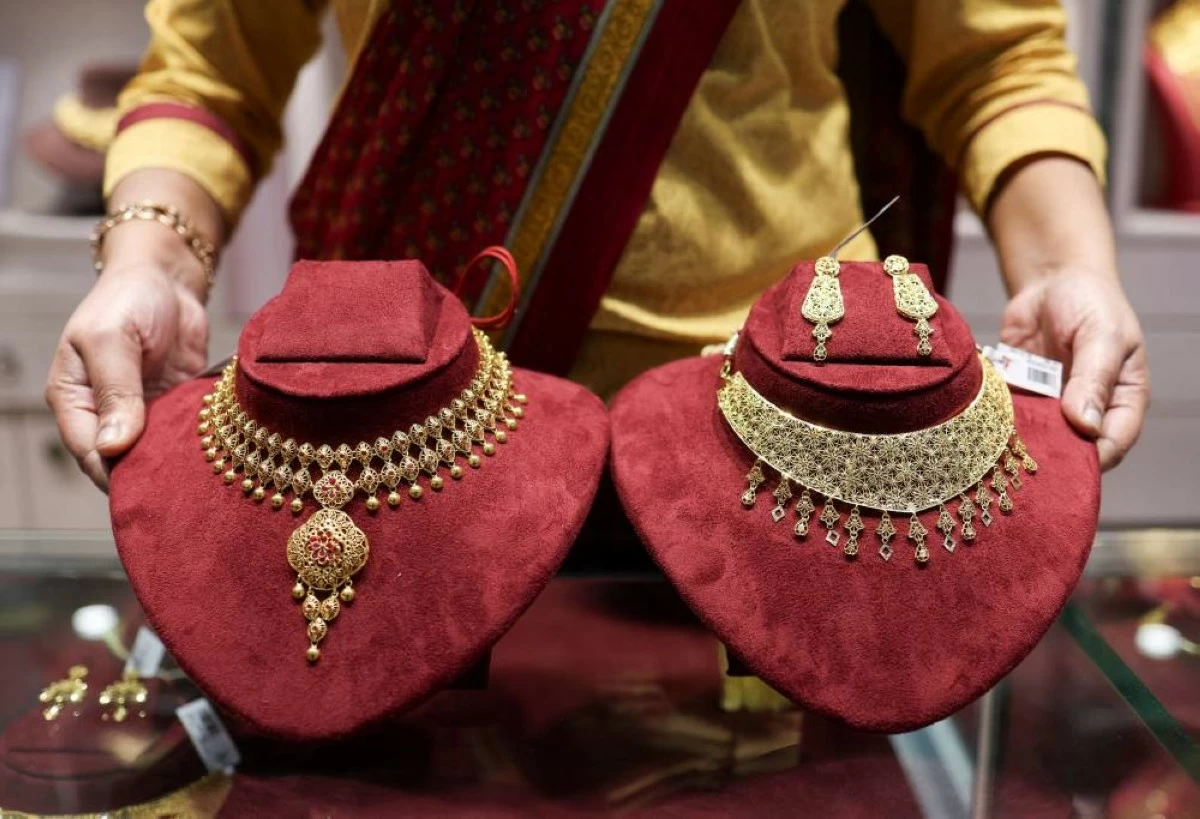 File picture: A saleswoman shows gold necklaces on display inside a jewellery showroom in Kolkata, India, Picture: REUTERS