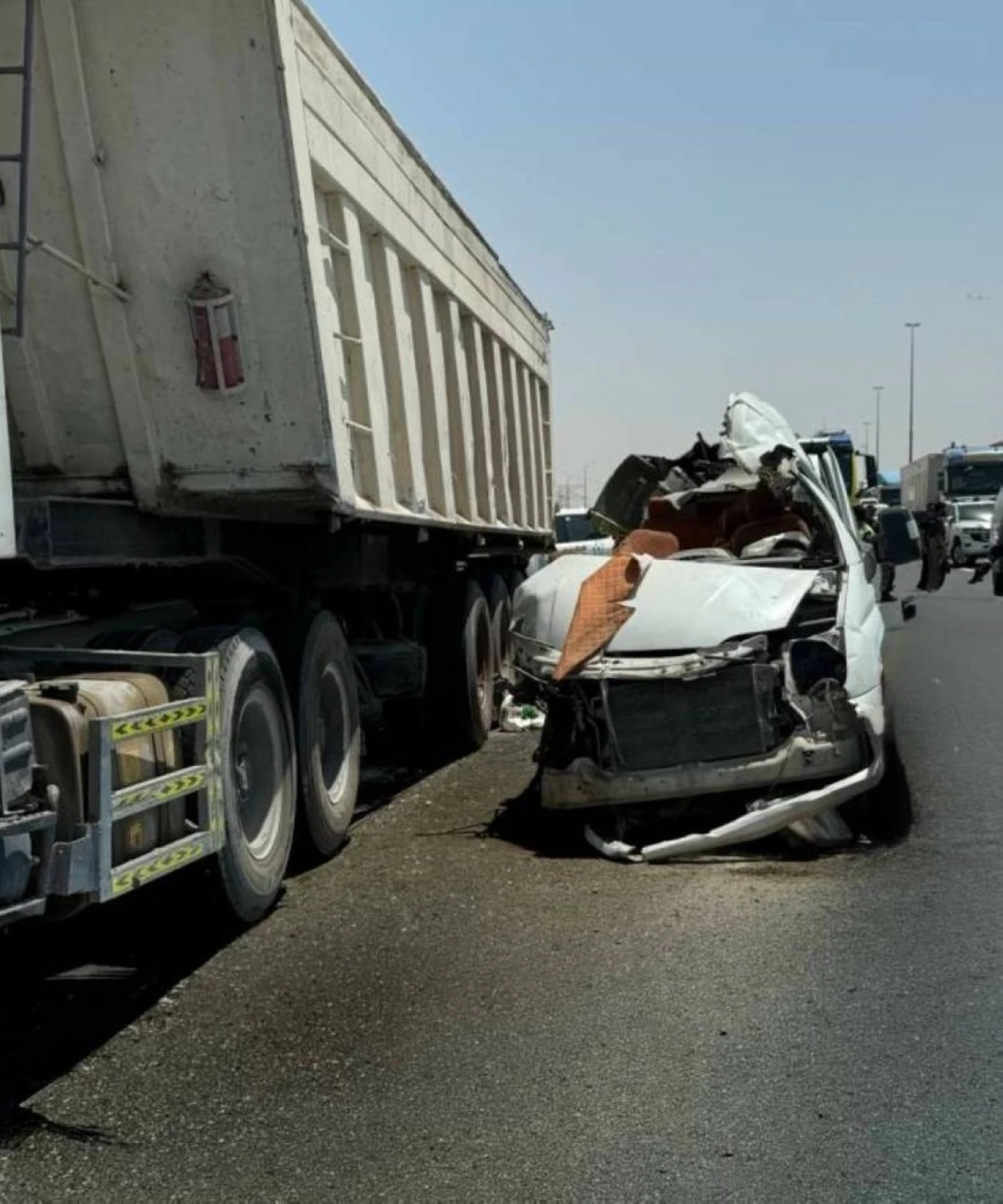 Dubai crash: 7 dead, 9 injured after minibus hits stopped tr