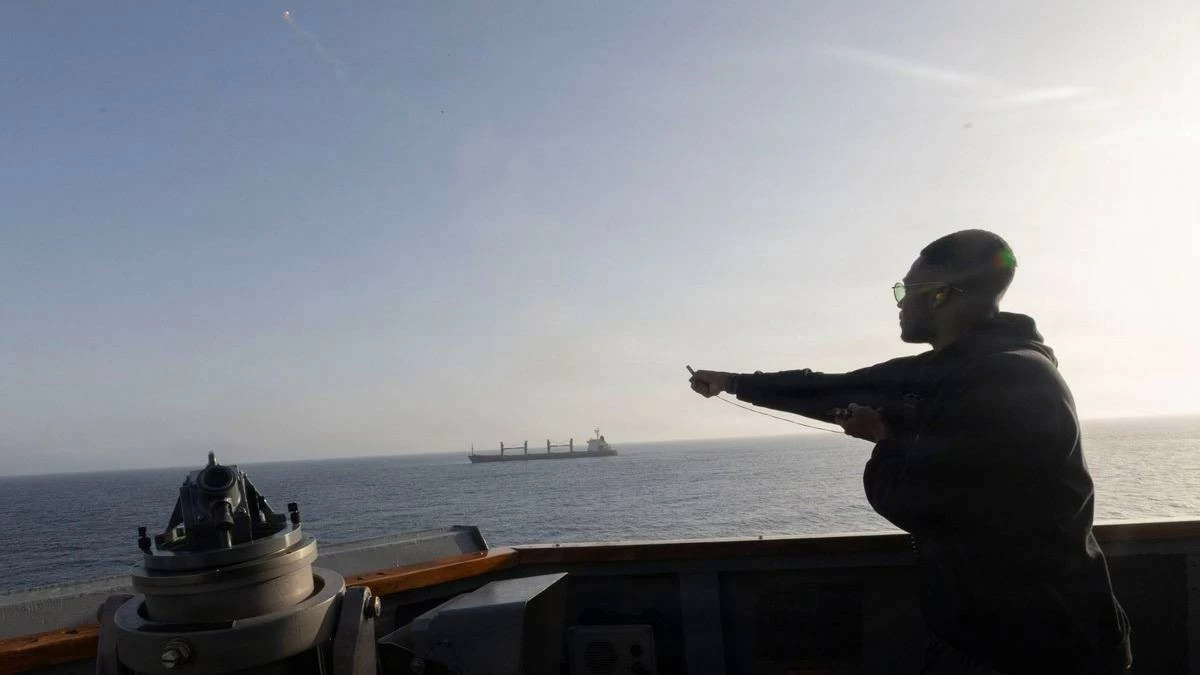 U.S. Navy warships and air assets continue to patrol regional waters enforcing the blockade against Iran. @CENTCOM