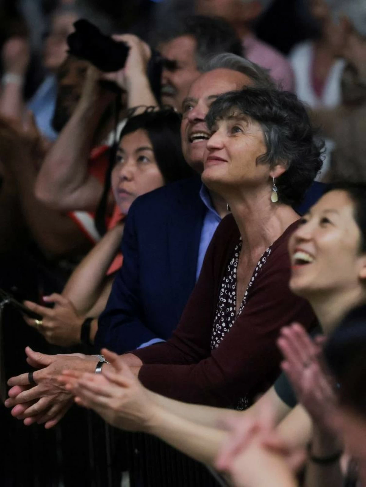 People react to workers preparing to remove lettering from the facade of the John F. Kennedy Memorial Center for the Performing Arts, following a federal judge’s order to remove U.S. President Donald Trump's name from the institution, in Washington, D.C., U.S., June 12, 2026. REUTERS/Jonathan Ernst