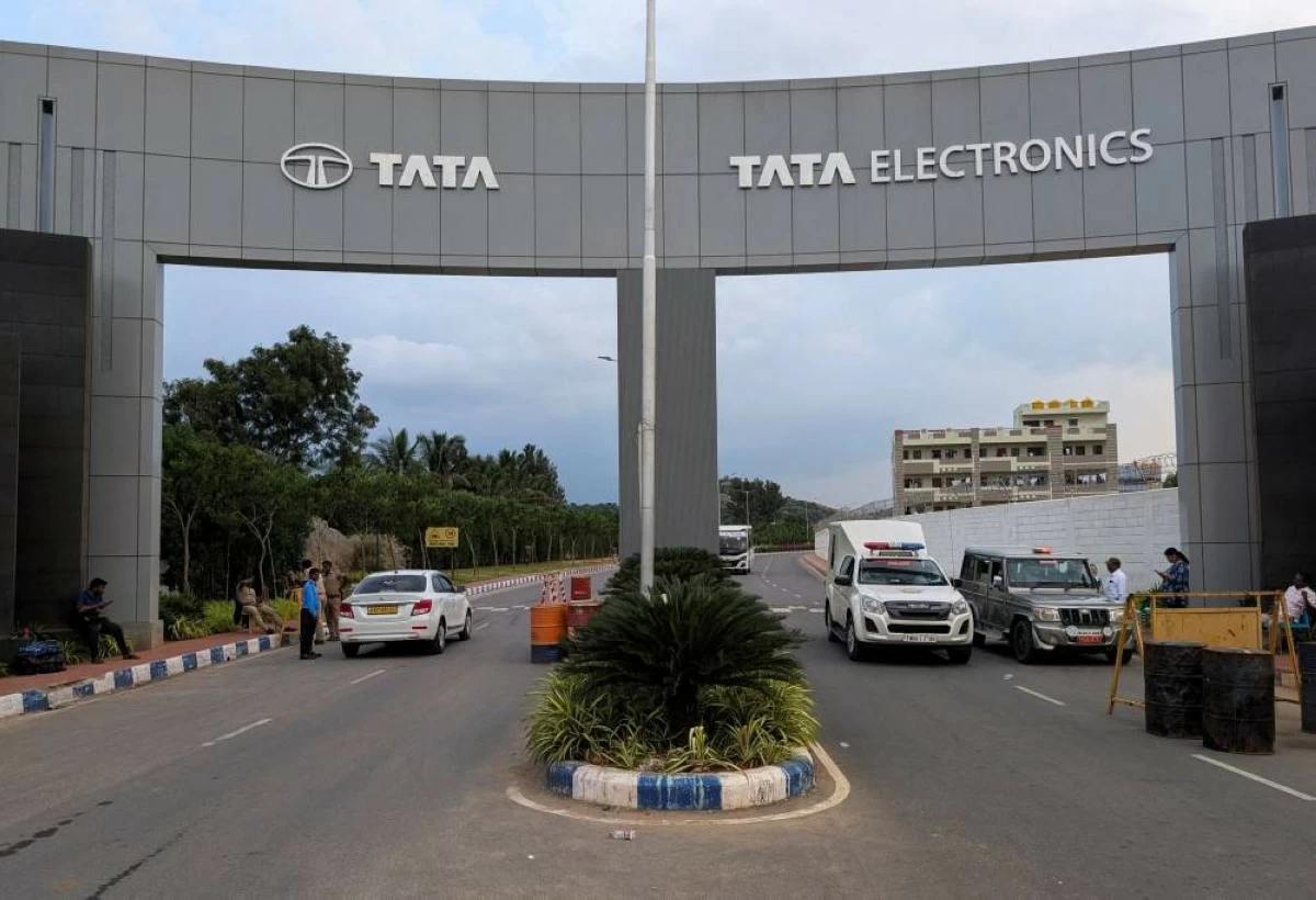 Vehicles pass through the security check at the entrance of Tata Electronics Plant in southern India which makes Apple AAPL.O iPhone component in Hosur, Tamil Nadu, India, September 28, 2024. REUTERS