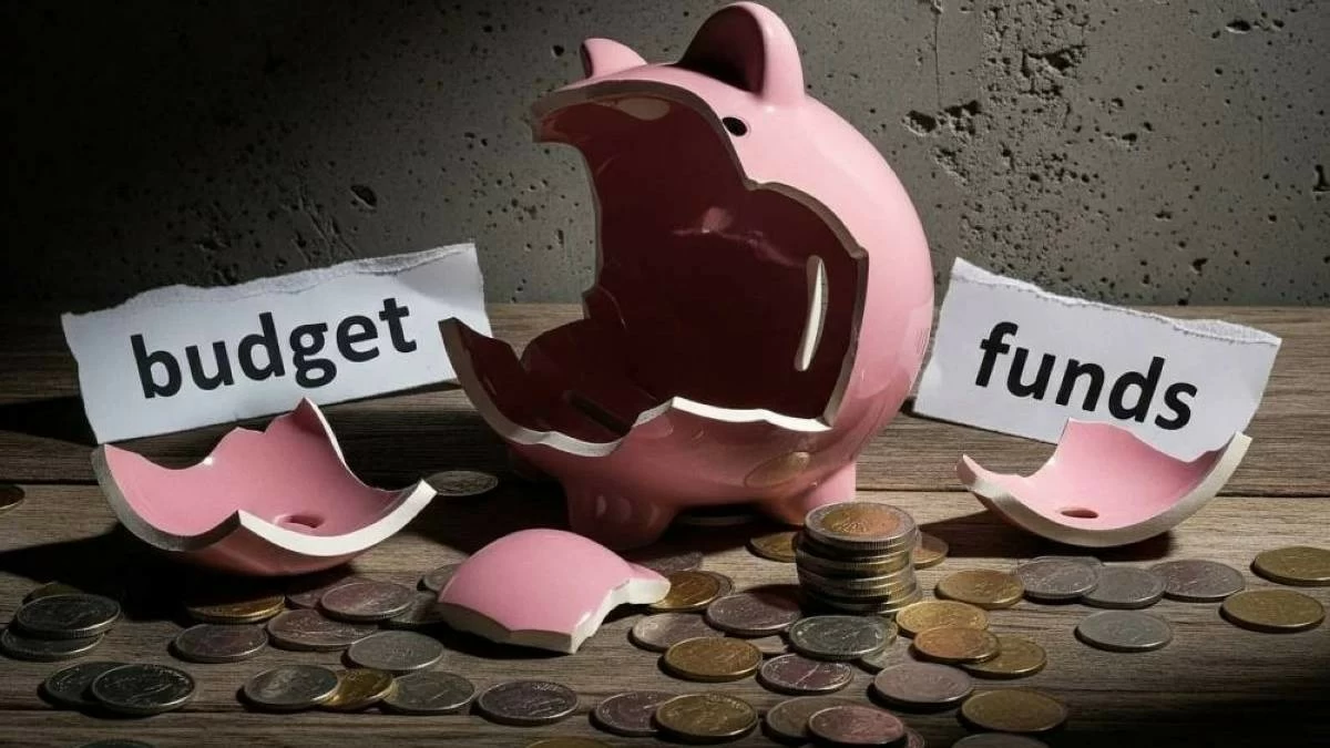 Specialists said many retirees rely almost entirely on their monthly salaries during their careers without building savings or investment plans, leading to difficulties when income declines after retirement and living costs continue to rise. In some cases, retirees also carry ongoing loans and long-term financial obligations, which further reduce their ability to maintain their standard of living. Picture used for illustrative purpose.