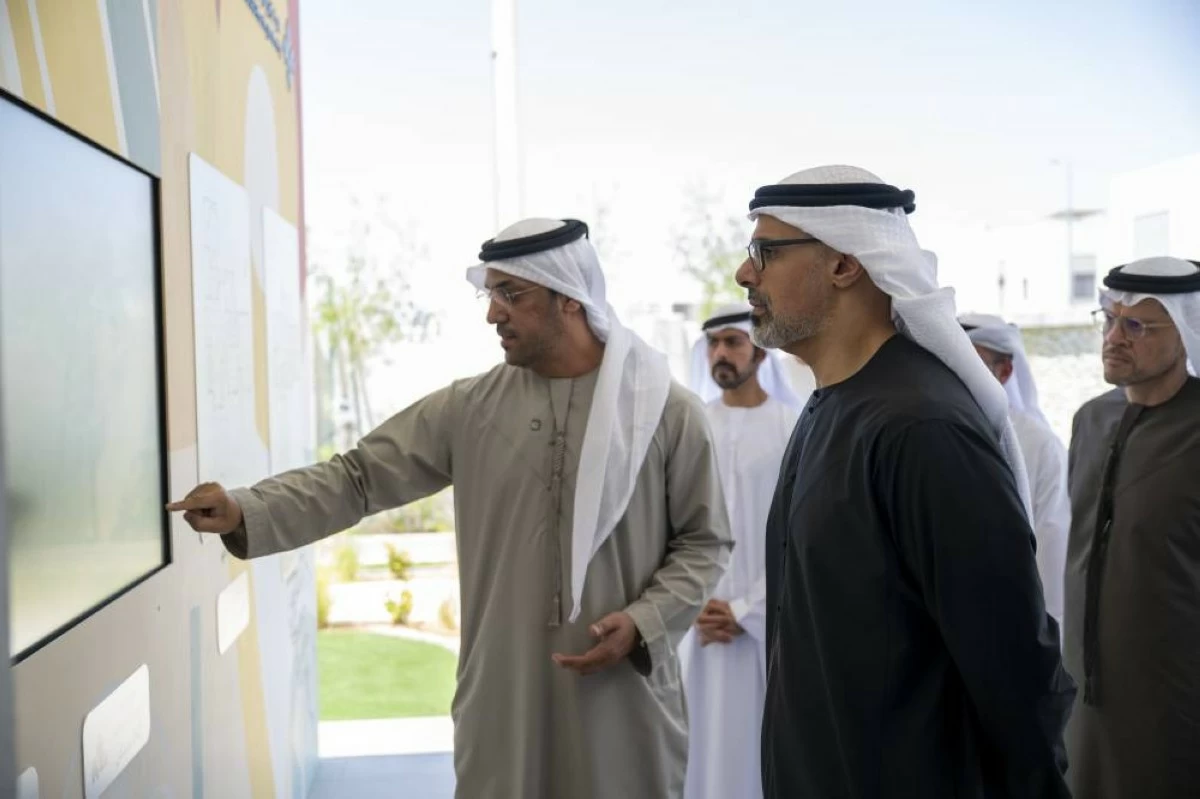 H.H. was briefed on the project’s design specifications and key components, including its comprehensive infrastructure and public service facilities. Picture credit: WAM