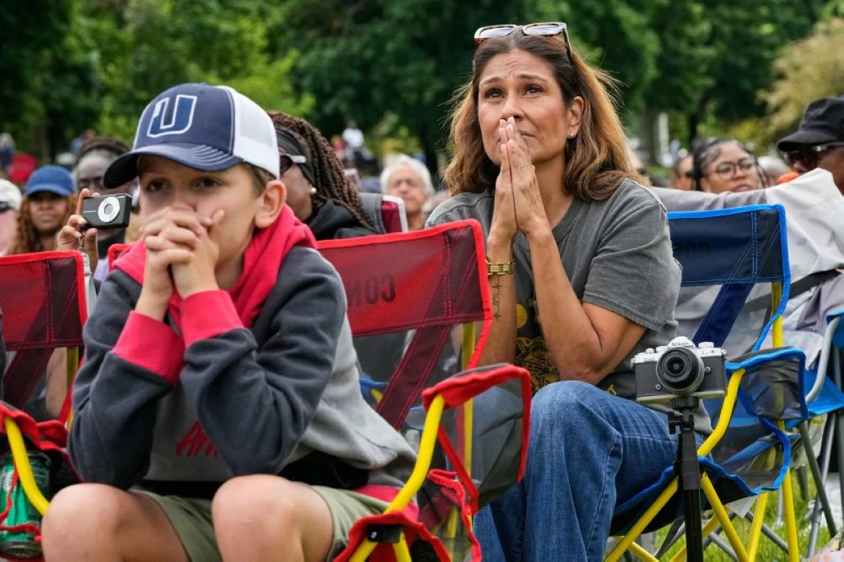 People watch the dedication ceremony for the Obama Presidential Center from Midway Plaisance, Thursday, June 18, 2026, in Chicago. (AP Photo/Nam Y. Huh)