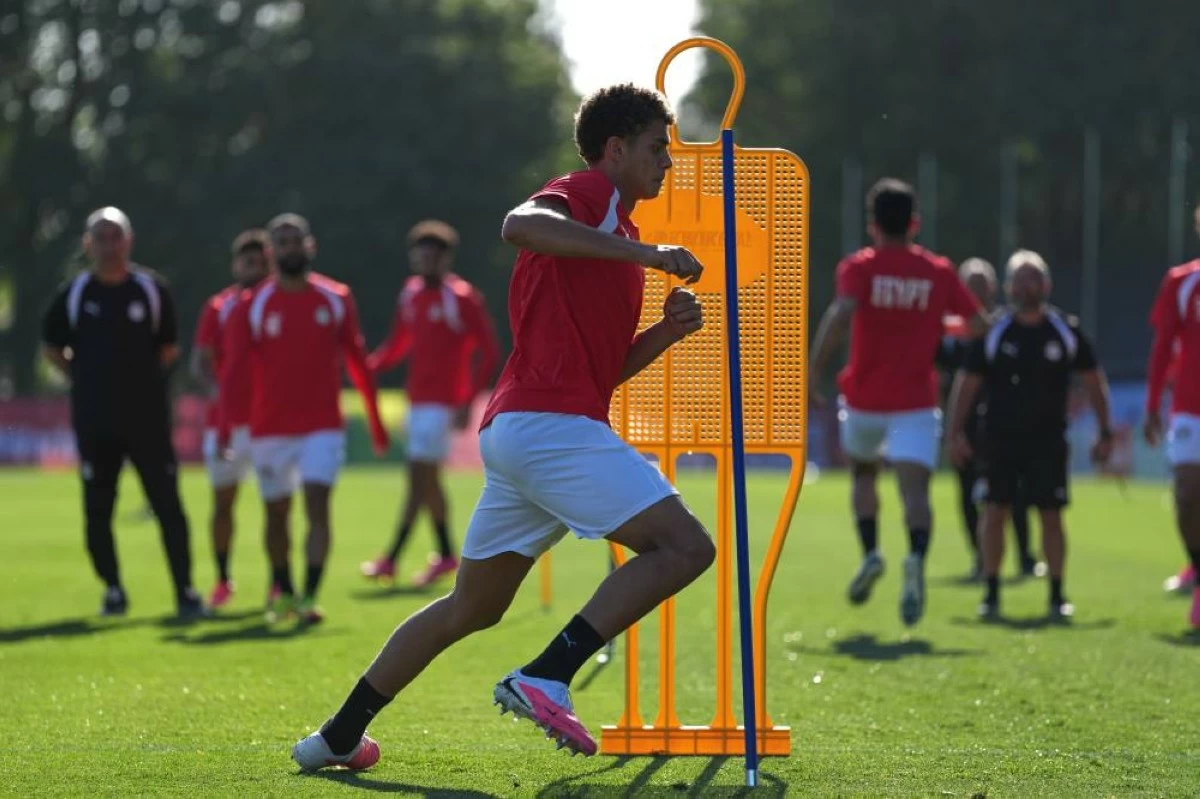 Egypt's Hamza Abdelkarim, center, works out during a training session on Saturday, June 20, 2026, in Vancouver, British Columbia. AP