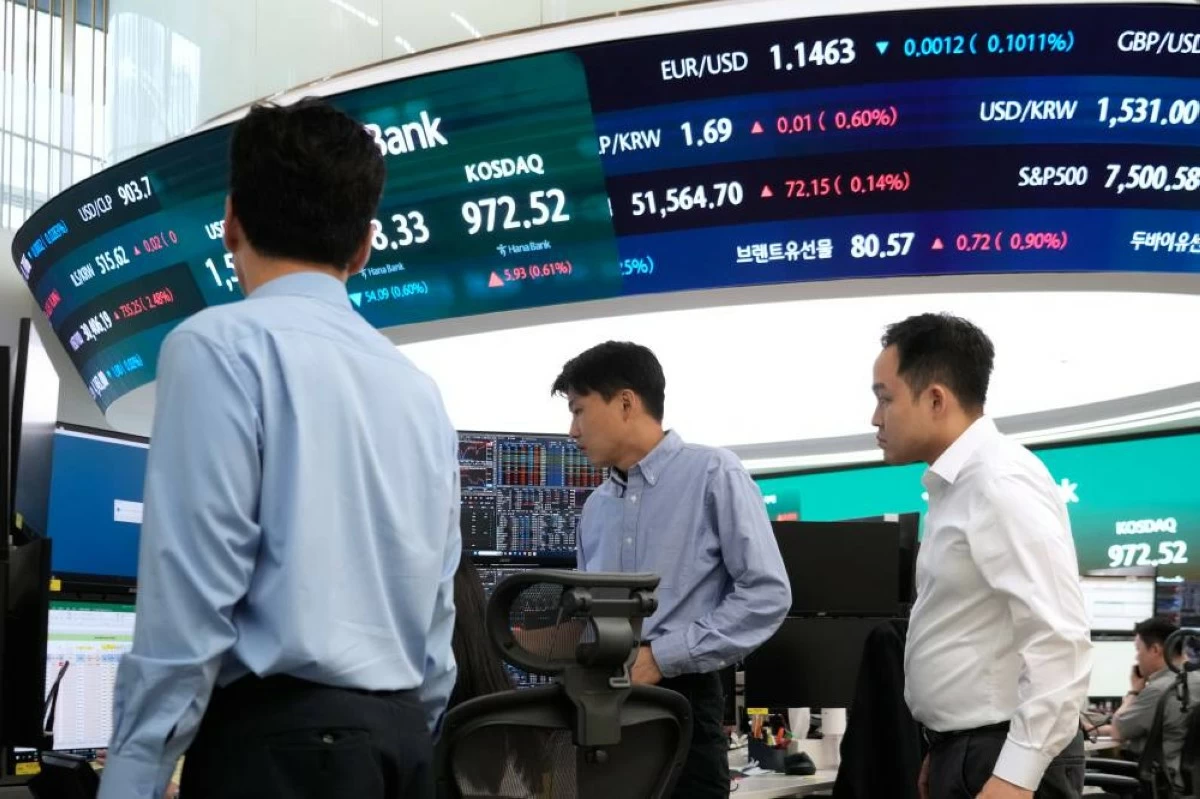 Currency traders work at the foreign exchange dealing room of the Hana Bank headquarters in Seoul, South Korea, Monday, June 22, 2026. AP