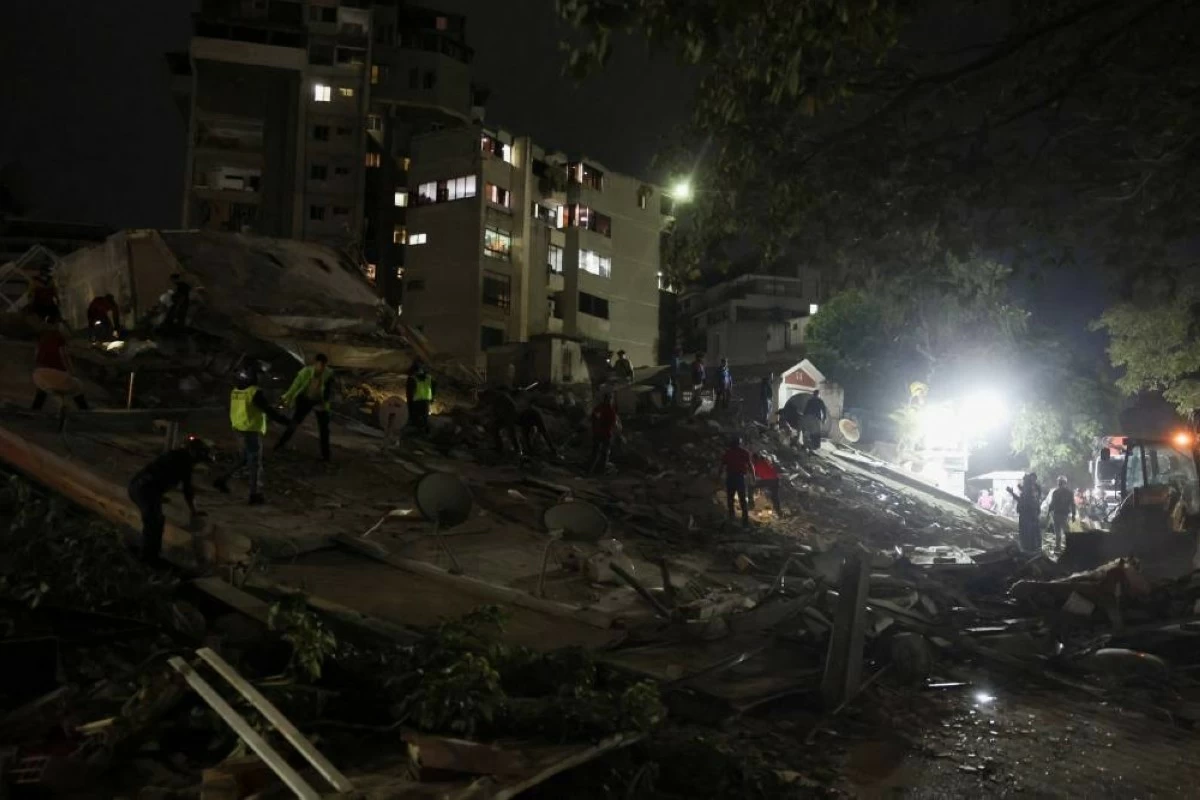 Emergency services work at the site of a collapsed building after an earthquake in Caracas, Venezuela, June 24, 2026. REUTERS/Leonardo Fernandez Viloria