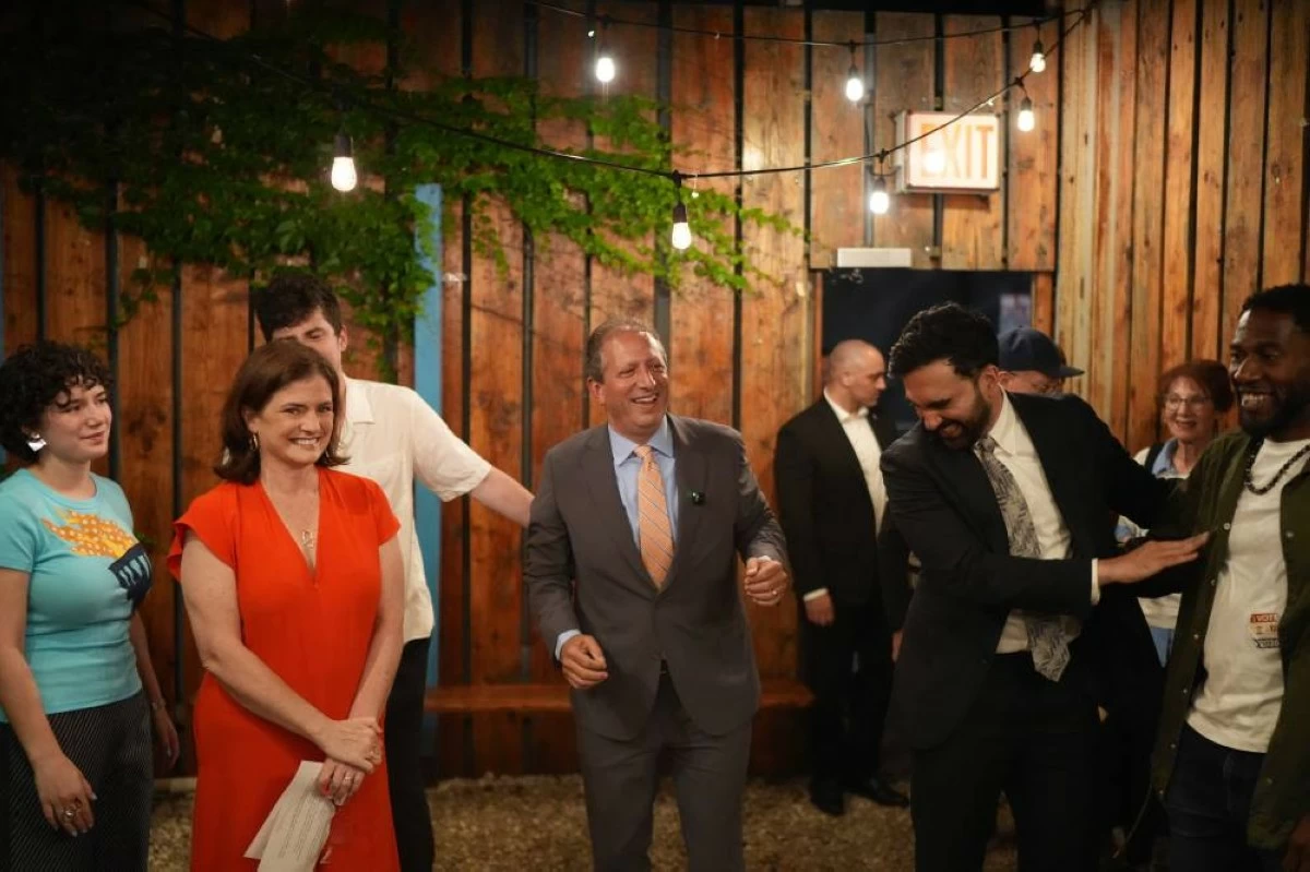 Democratic congressional candidate Brad Lander, center, arrives to greet supporters with his wife Meg Barnette, second from left, and New York City Mayor Zohran Mamdani, second from right, for an election night watch party Tuesday, June 23, 2026, in New York. (AP Photo/Ryan Murphy)