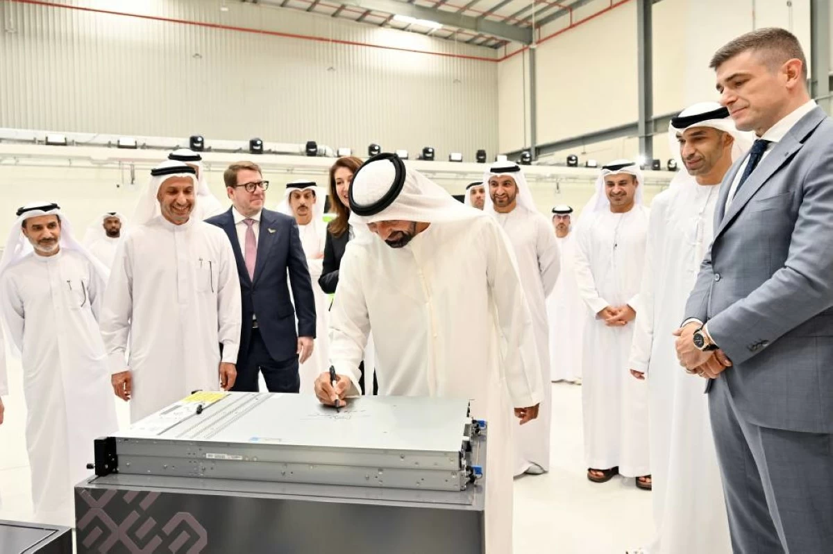 During the visit, H.H. Sheikh Ahmed bin Saeed toured the facility and reviewed its advanced production lines. Picture credit: Dubai Government Media Office