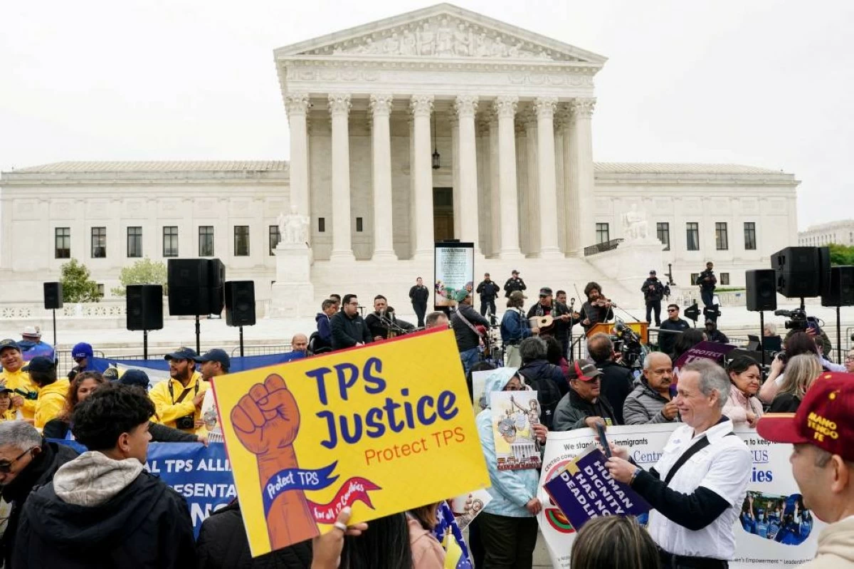 Immigrants' rights activists and demonstrators attend a rally outside the U.S. Supreme Court, as justices were scheduled to hear arguments on whether the administration of U.S. President Donald Trump can end the Temporary Protected Status (TPS) of Syrian and Haitian nationals, in Washington, D.C., U.S., April 29, 2026. REUTERS