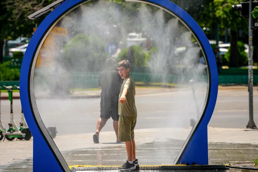 File-breaking warmth spreads thru Europe