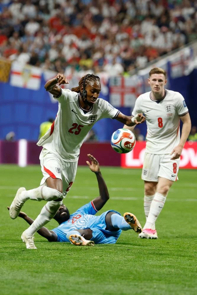England's Djed Spence (25) views the ball during the World Cup round of 32 soccer match against Congo in Atlanta. Picture credit: AP