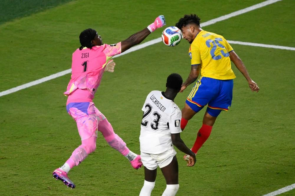 Ghana goalkeeper Lawrence Ati-Zigi (1) punches the ball against Colombia's Luis Suarez (25) during the World Cup round of 32 soccer match between Colombia and Ghana in Kansas City, Mo., Friday, July 3, 2026. (AP