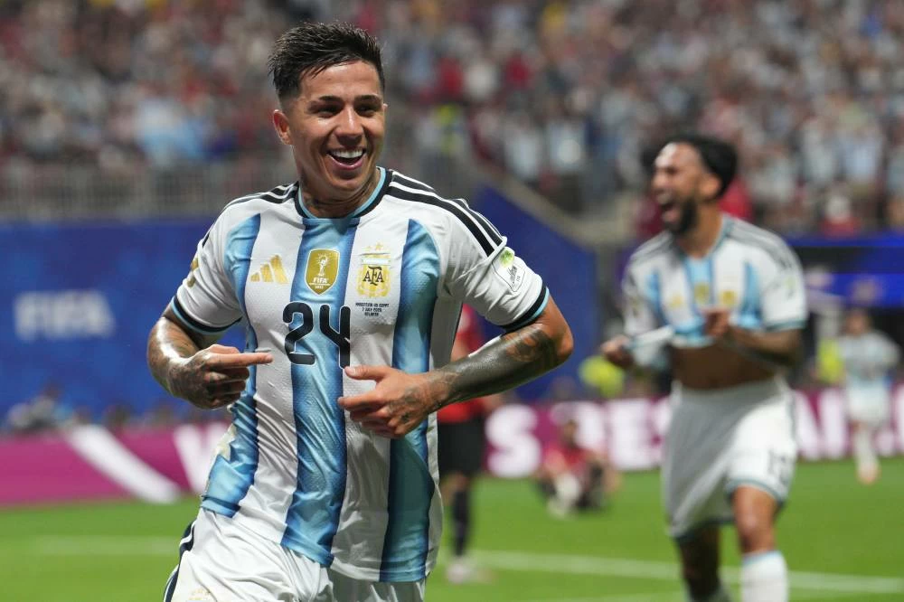 Titelverteidiger Argentinien gewinnt nach einem Rückstand 3:2 gegen ...
