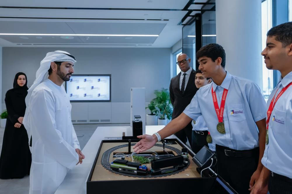 Hamdan bin Mohammed congratulates 4 Emirati scholars on profitable gold on the World Greenwich Olympiad