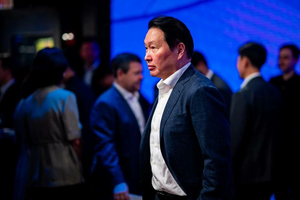 Chey Tae-won, chairman of SK Group, attends semiconductor and memory chip company SK Hynix’ opening bell ceremony at the Nasdaq market on the day of their IPO in New York City, U.S., July 10. (Reuters)