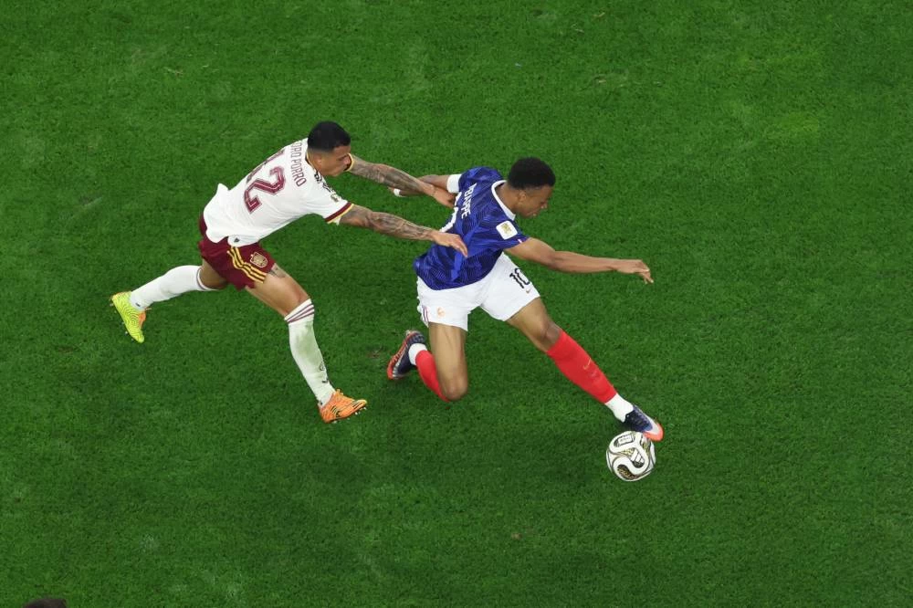 Spain's Pau Cubarsi (22) guards France's Kylian Mbappe (10) during the World Cup semifinal soccer match between France and Spain in Arlington, Texas, near Dallas, Tuesday, July 14, 2026. (AP Photo/Sam Hodde)