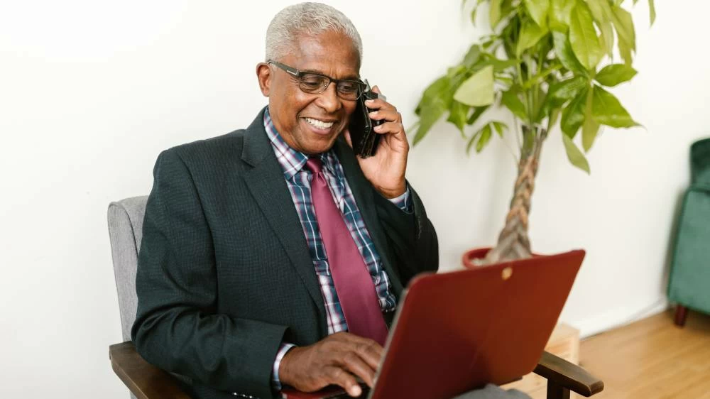 If you do wish to continue working in the UAE private sector past the age of 60, you will need a work permit issued by MOHRE.
Photo credit: Pexels