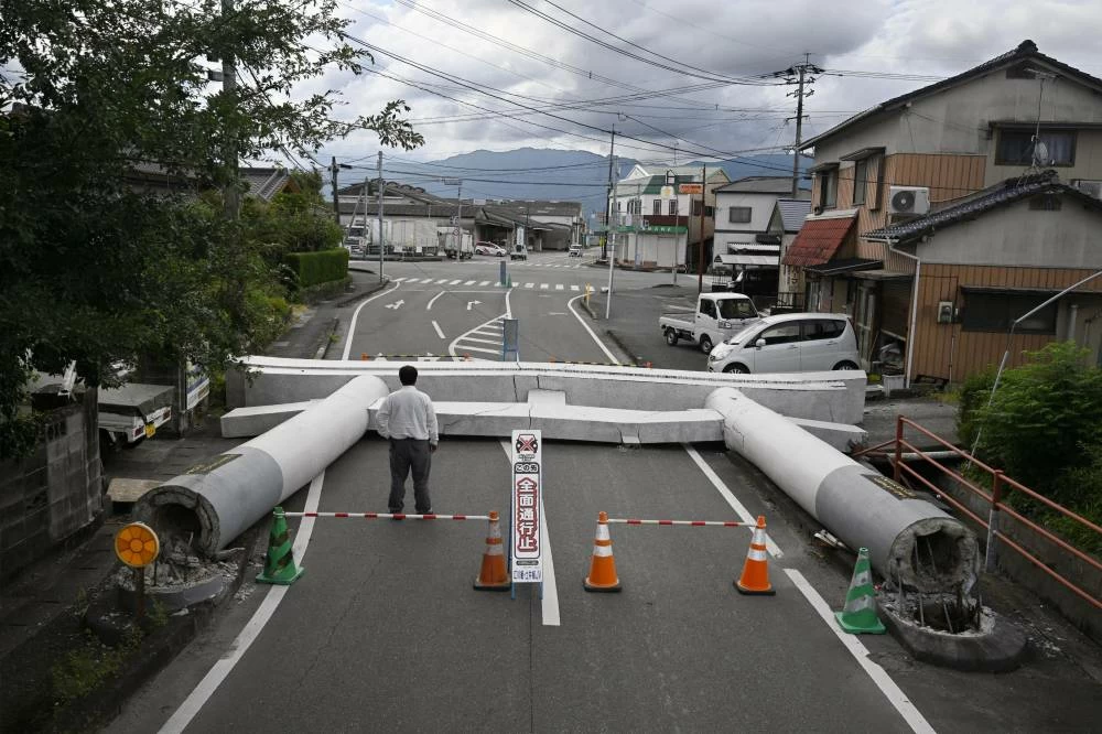 Japan 7.1 quake kills 13 as rescuers haul people from collapsed mall