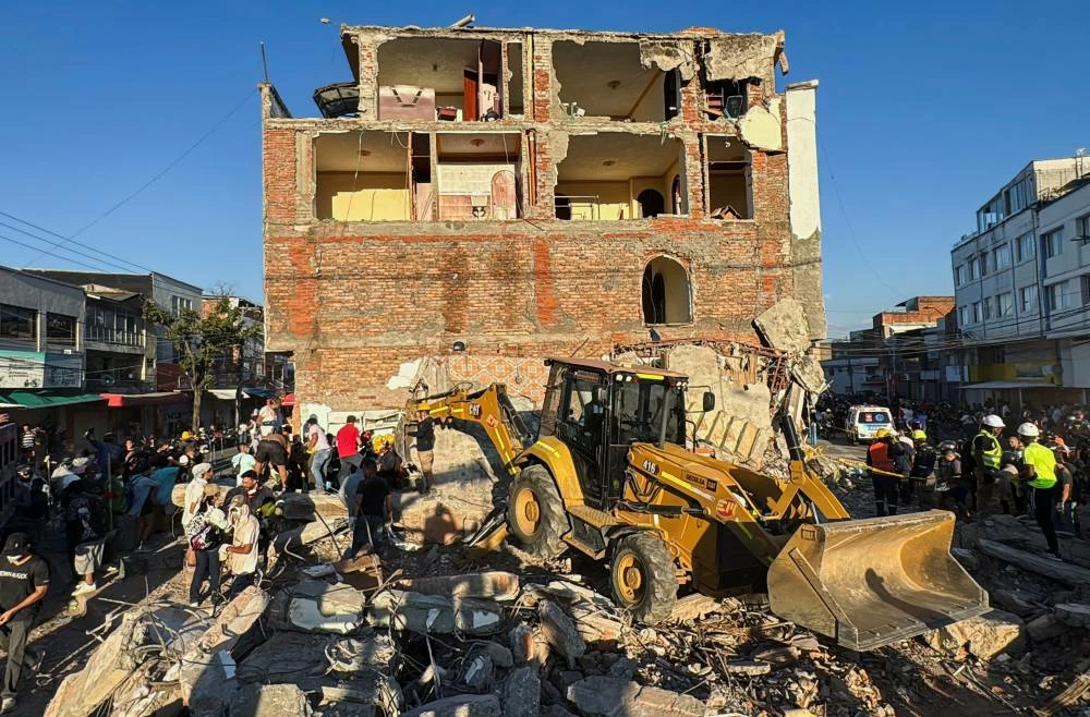 Residents and emergency personnel dig through the debris of a collapsed building, following an earthquake, in Cali, Colombia August 10, 2026. (Reuters)