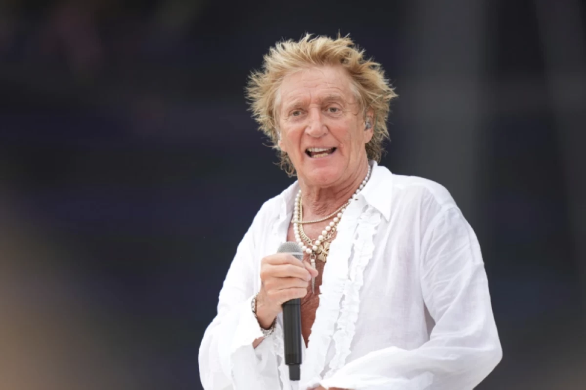 Sir Rod Stewart calls off remaining tour dates after coronary stent procedure