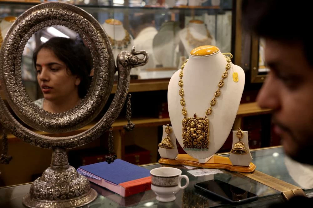 A gold necklace is displayed on a counter for customers to look at, inside a jewellery store in the old quarters of Delhi, India. (File photo: Reuters).