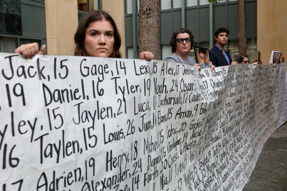 People hold a picture and a placard with names of young people, as parents of children and young adults whose deaths were allegedly related to social media use hold a press conference, as Meta faces a landmark trial in federal court over claims from 29 states that the company illegally collected and used children's data in violation of federal law, allegedly designed its social media platforms to keep young users hooked and misled consumers about their safety, in Oakland, California, U.S., August 18, 2026.(Reuters)