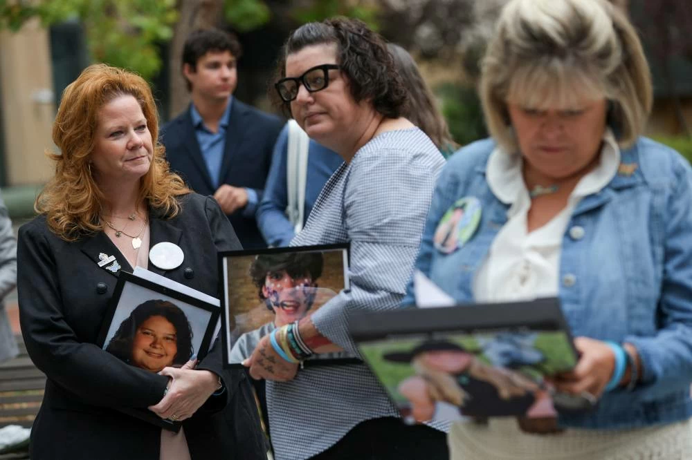Erin Popolo, Shannon Heacok and Lori Schott hold pictures of their children, during a press conference held by parents of children and young adults whose deaths were allegedly related to social media use, as Meta faces a landmark trial in federal court over claims from 29 states that the company illegally collected and used children's data in violation of federal law, allegedly designed its social media platforms to keep young users hooked and misled consumers about their safety, in Oakland, California, U.S., August 18, 2026. (Reuters)