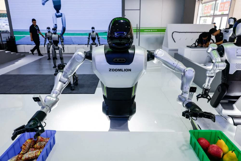 A humanoid robot arranges goods at a stall at the Zoomlion booth at the 2026 World Robot Conference, in Beijing, China, August 19, 2026. (Reuters)
