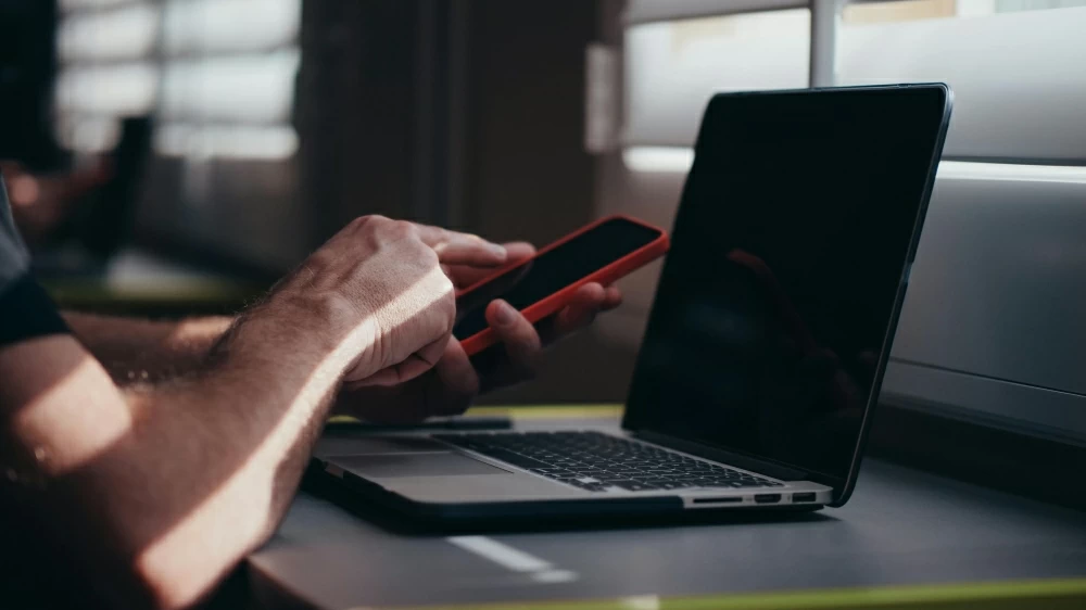 Dubai business licence cost: How to calculate your fees online