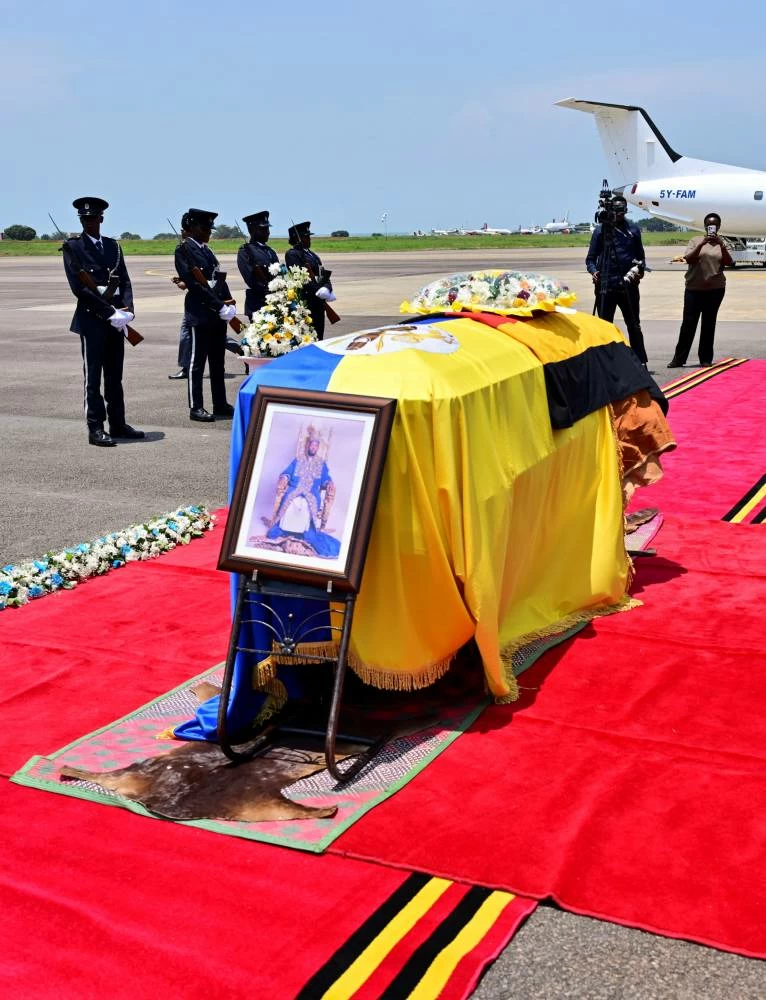 The flag-draped coffin with the body of King Oyo Nyimba Kabamba Iguru Rukidi IV, of the Tooro Kingdom, who died in late August aged 34 while receiving treatment in the U.S., is received at the Entebbe International Airport, in Entebbe, Uganda September 4, 2026. REUTERS/Abubaker Lubowa