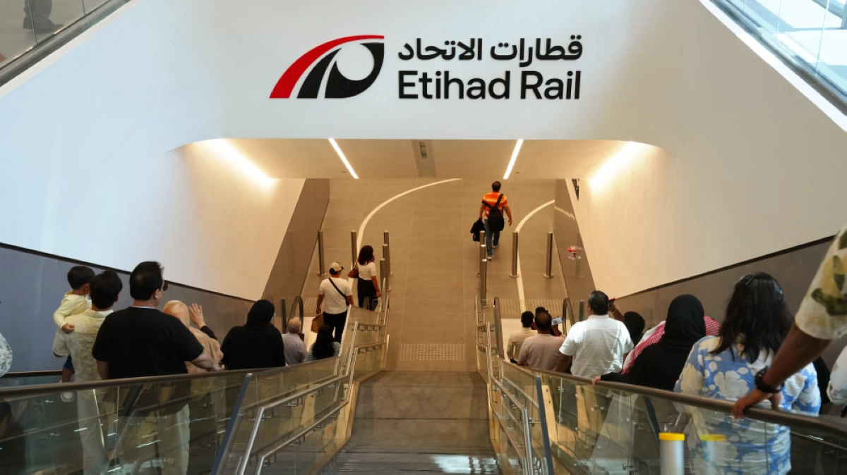 The Dubai station for Etihad Rail is located in Jumeirah Golf Estates, near the existing Dubai Metro station, making it easier for passengers to connect within Dubai.