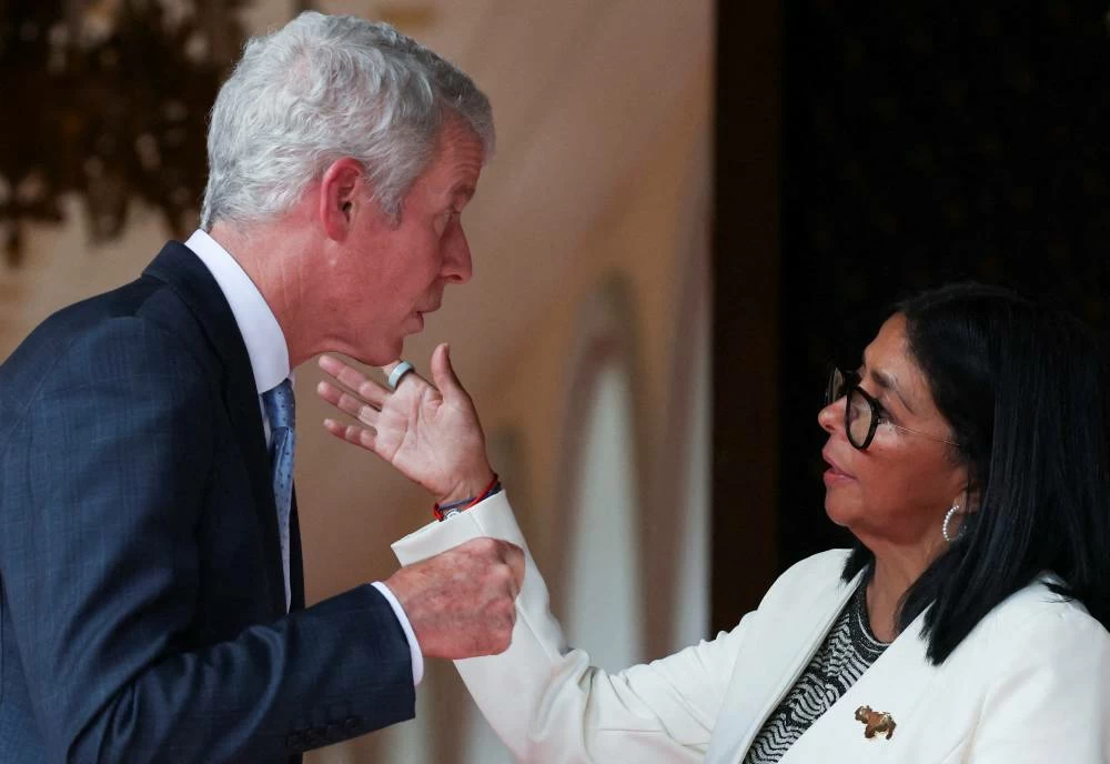 U.S. Energy Secretary Chris Wright speaks with Venezuelan acting President Delcy Rodriguez following the signing of an agreement between U.S. oil major Chevron and government officials to expand the company's operations, at Miraflores Palace in Caracas, Venezuela, September 2, 2026. (Reuters)