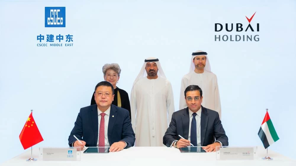 His Highness Sheikh Ahmed bin Saeed Al Maktoum, Chairman of Dubai Holding, witnessed the signing of an AED5 billion construction contract between Dubai Holding and China State Construction Engineering Corporation Middle East (CSCEC ME) for the delivery of the Group’s new headquarters and Jumeirah Residences Emirates Towers.