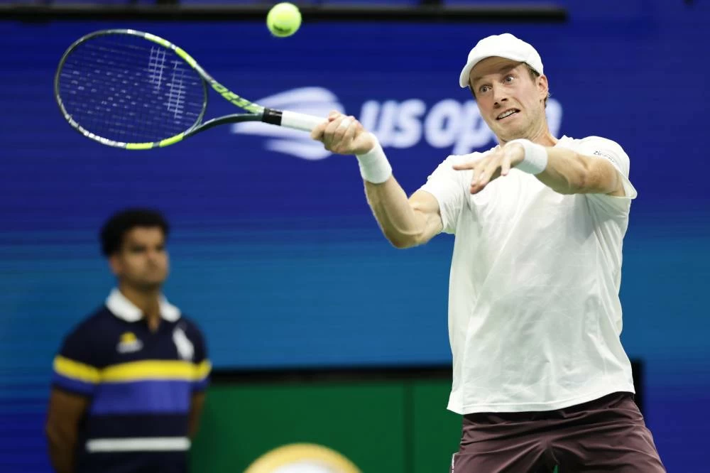Botic van de Zandschulp, of the Netherlands, returns to Alexander Zverev, of Germany, during the quarterfinal round of the U.S. Open tennis championships, Wednesday, Sept. 9, 2026, in New York. (AP)