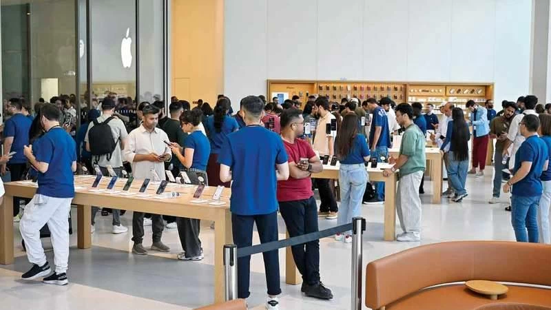 Advanced features in the new iPhone 18 Pro and Pro Max, along with their attractive new colours, were cited as the biggest reasons why consumers were drawn to the phones. Picture credit: Ashok Verma