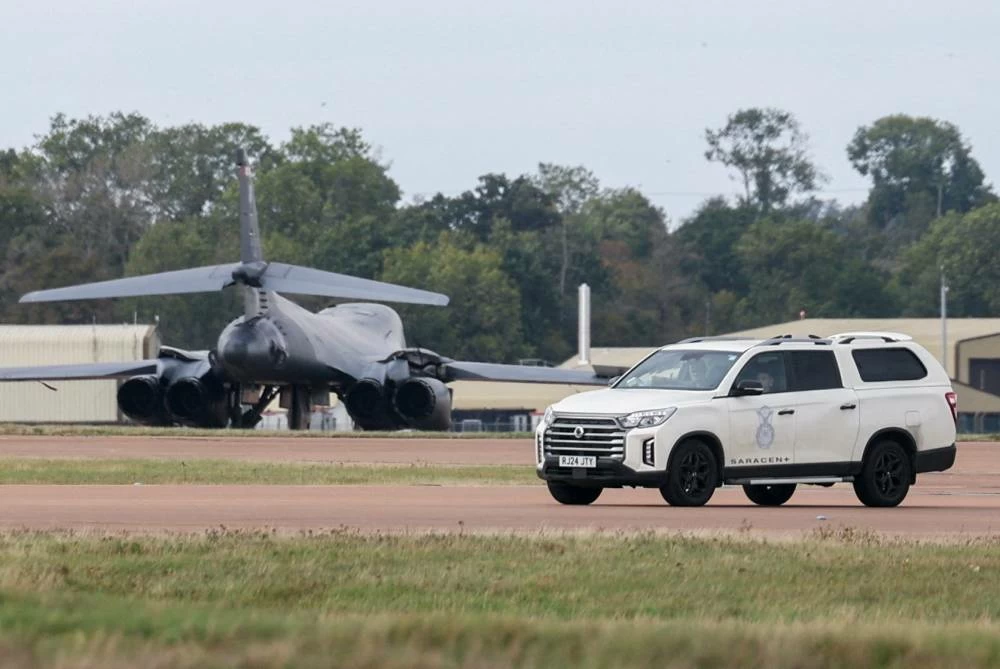 B‑1B Lancer bomber at the RAF Fairford airbase, after police declared a major incident at the base after several men were arrested on suspicion of offences under the Explosives Act, in Fairford, Gloucestershire, Britain, September 27, 2026. REUTERS\