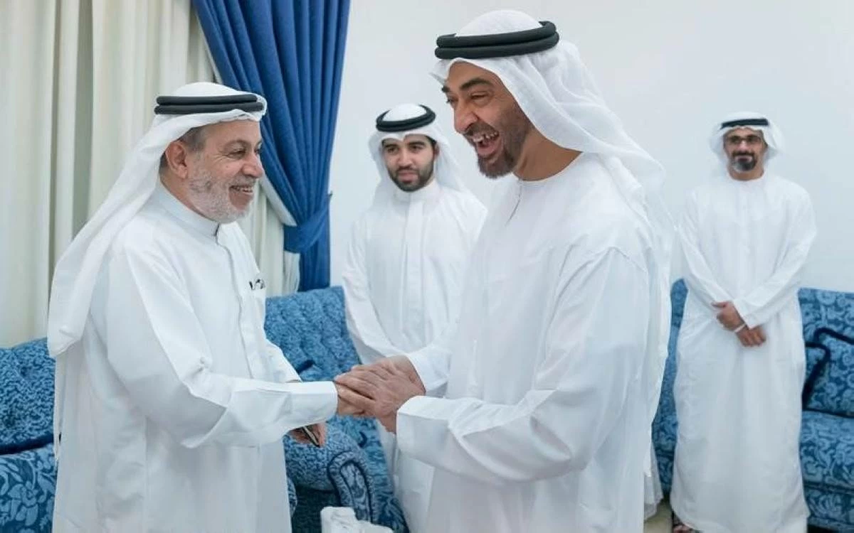 On World Teachers’ Day, President His Highness Sheikh Mohamed bin Zayed Al Nahyan brought renewed attention to one of the educators who helped shape his early years, sharing a rare photograph from his childhood dedicated to his fourth-grade teacher, Ahmed Ibrahim Mandi Al Tamimi.