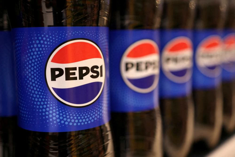 File picture of bottles of Pepsi used for illustrative purpose. Analysts surveyed by LSEG expect PepsiCo to report third-quarter revenue of $24.96 billion, up 4.3% from a year earlier, while adjusted earnings per share are forecast to increase 0.21% to about $2.29. Reuters
