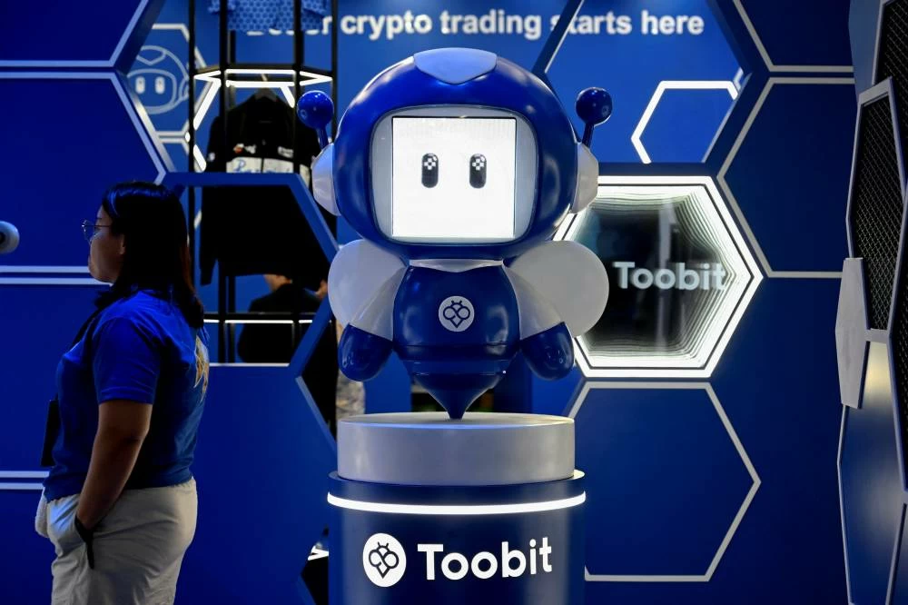 A robot display at the Toobit booth at TOKEN2049 crypto conference in Singapore October 7, 2026. REUTERS/Caroline Chia