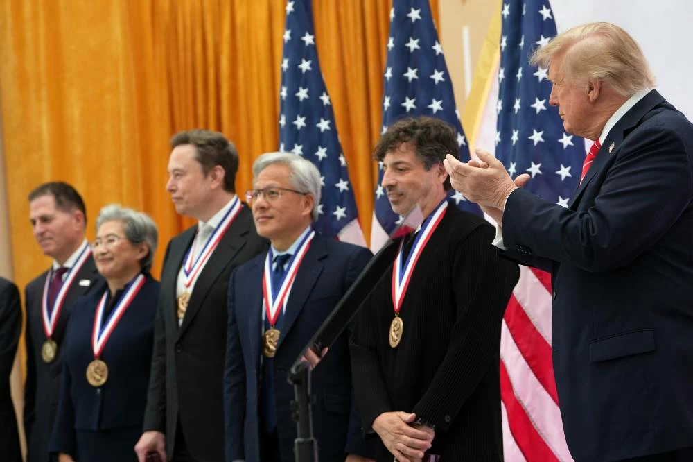 2026-10-08 21:04:13
President Donald Trump, from right, applauds alongside National Medal of Science recipients Google co-Founder Sergey Brin, Nvidia CEO Jensen Huang, Elon Musk, Lisa Su, CEO of Advanced Micro Devices, and National Medal of Technology and Innovation recepient Dell CEO Michael Dell during an event at the U.S. Institute of Peace, Thursday, Oct. 8, 2026, in Washington. (AP)