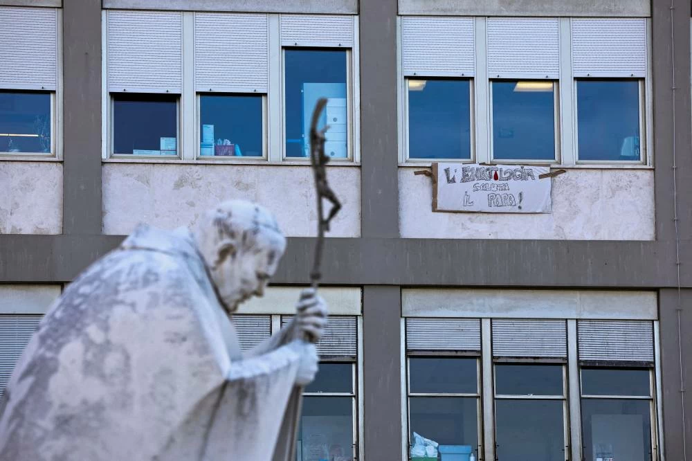 What is the 'hospital of the popes' where Leo is recovering from surgery?